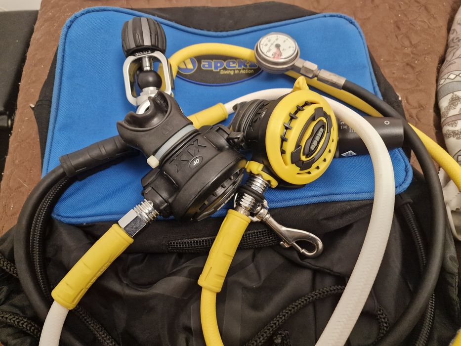 Vende equipamento de mergulho impecável