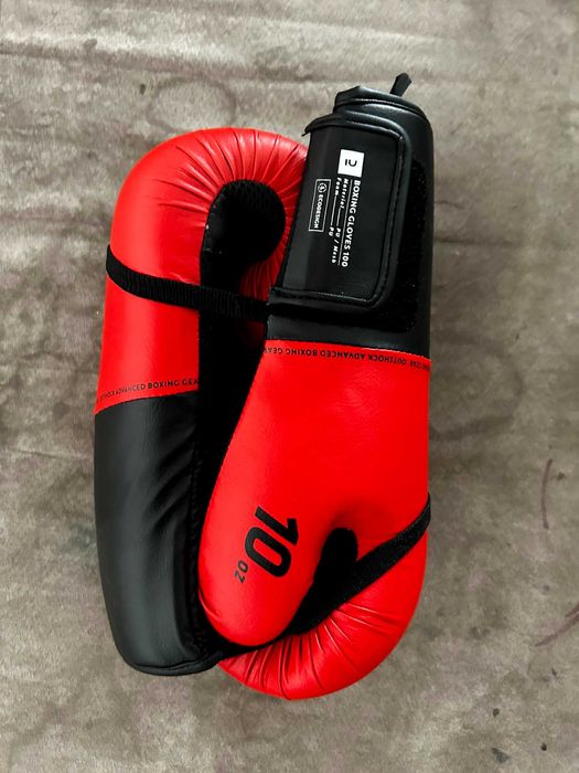 Equipamento Kickboxing/Muay Thai – Luvas, Caneleiras (Como Novo)