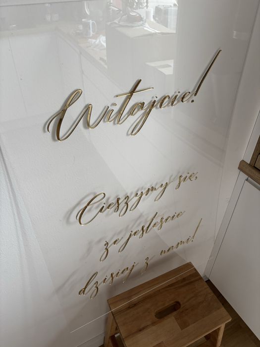 Tablica powitalna plexa pleksi ze złotym napisem