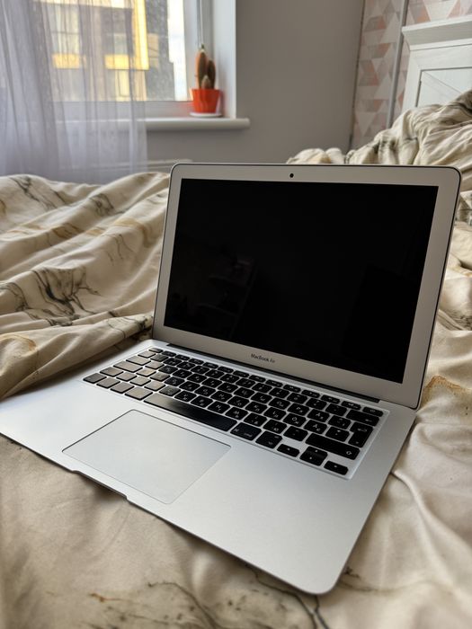 Ноутбук MacBook air 13 2017