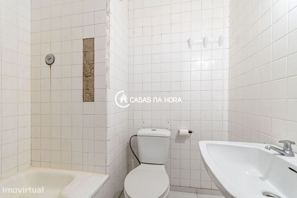 Apartamento T2 para renovação com vista mar  Alto da Barra, Oeiras