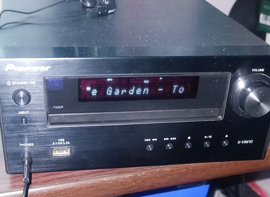 Pioneer X-HM10 to zestaw stereo miniwieża z odtwarzaczem CD, MP3,