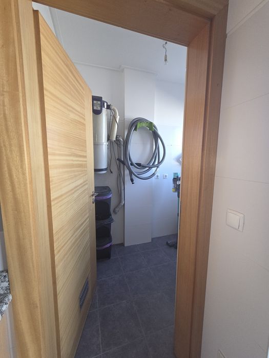 Apartamento T2 c/ garagem fechada, para arrendamento!!