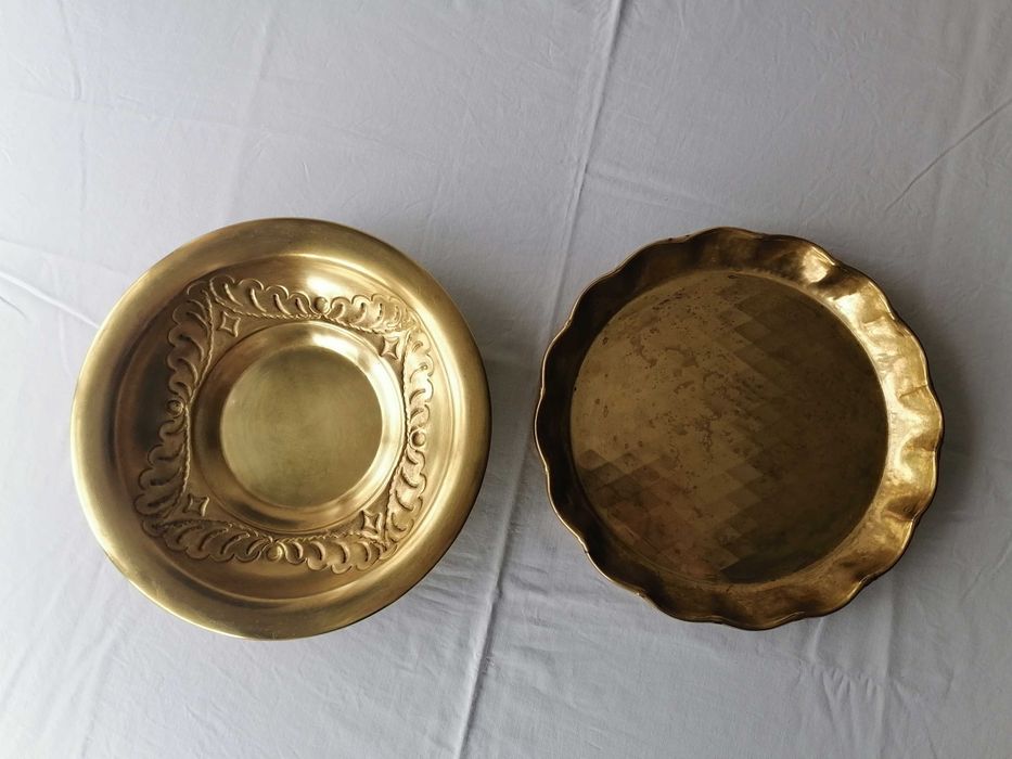 Fruteira e prato em latão muito antigos (conjunto)