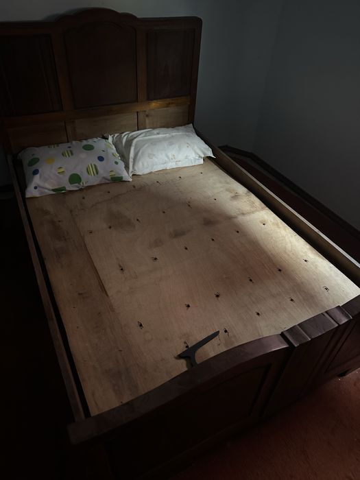 Cama de casal em madeira 2