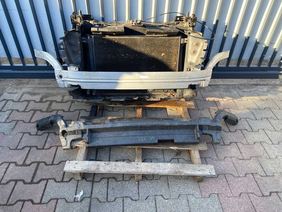 AUDI Q7 4M  Передня панель телевізор