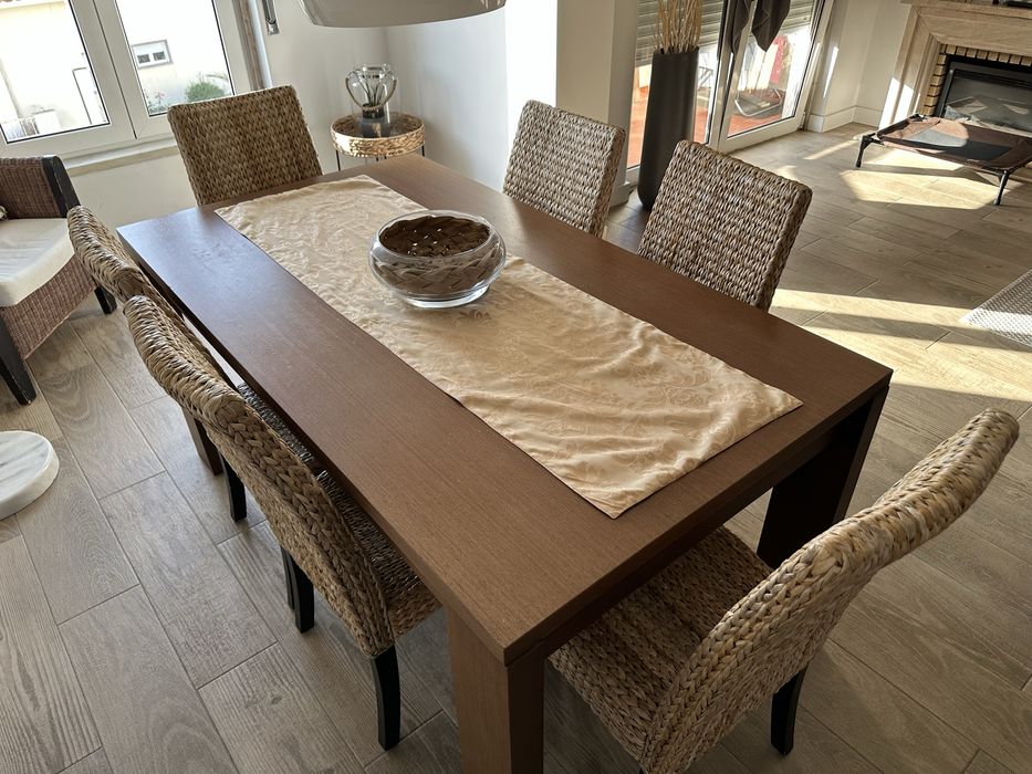 Mesa de jantar com 6 cadeiras