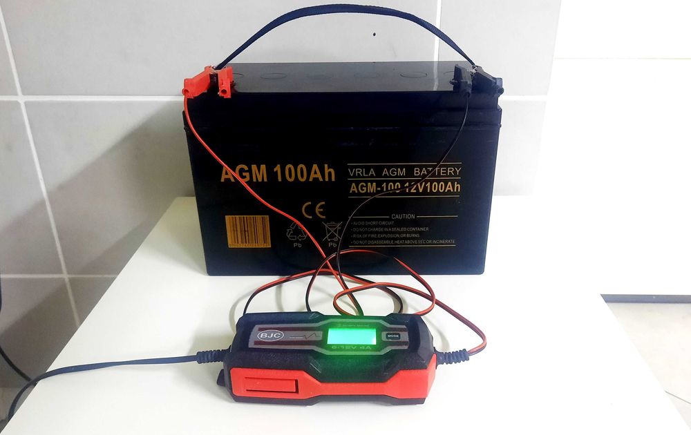 ZESTAW Akumulator AGM 100Ah + ładowarka impulsowa (prostownik) 12V 4A