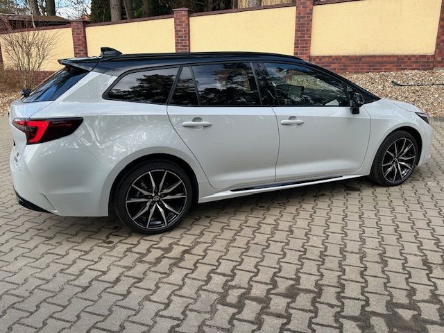Toyota Corolla GR Nawi Kamera Asystent KeylessGO Radar Ledy