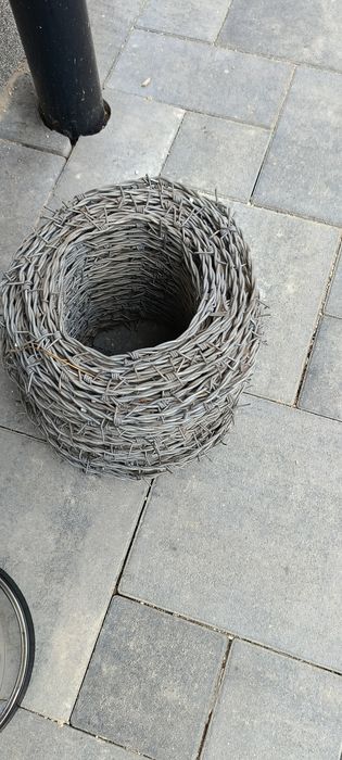 Drut kolczasty 2,4 pełna rolka