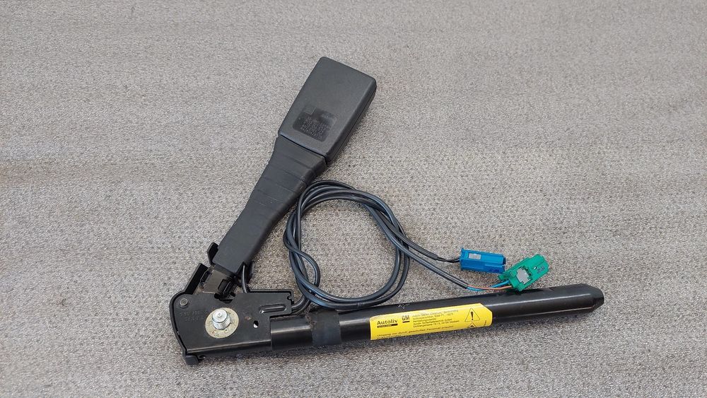 Encaixe de cinto frente direito OPEL Astra H GTC (L08)