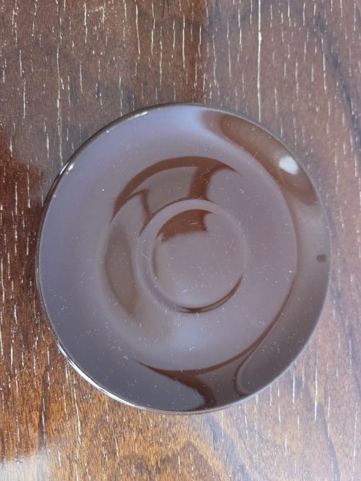 4 chávenas de café e 6 pires Candal