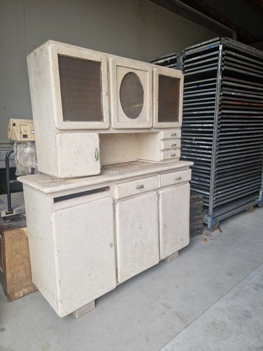 Kredens do renowacji