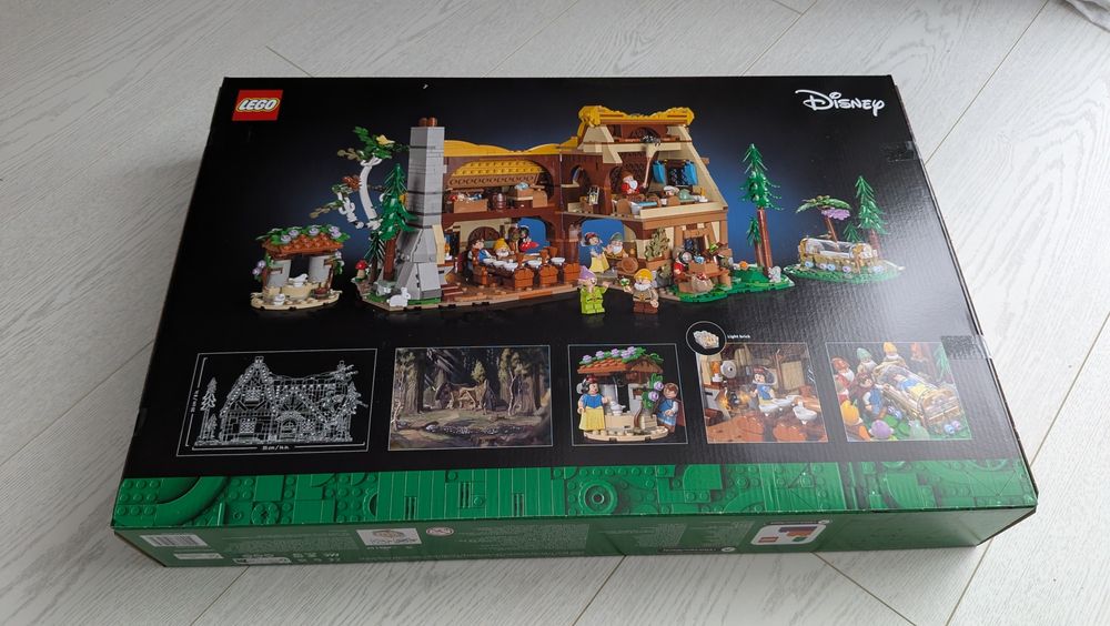 LEGO® 43242 Disney - Chatka Królewny Śnieżki i siedmiu krasnoludków