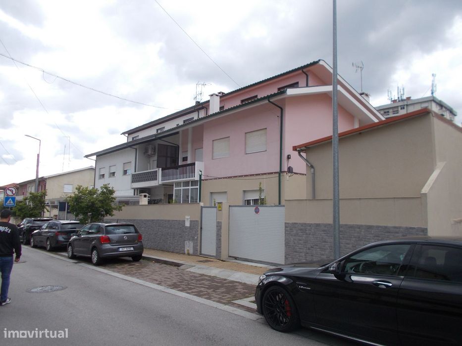 Apartamento T4 C/Garagem E 5 Estúdios Centro Cidade Chaves