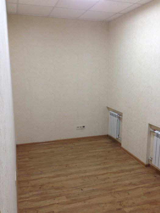 продам нежитлове офісне приміщення в центрі з окремим входом