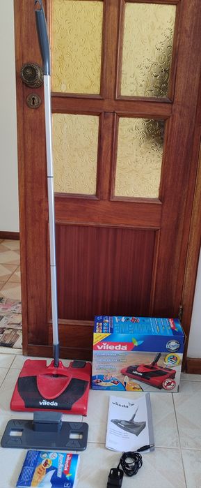 Vassoura elétrica com mopa da Vileda