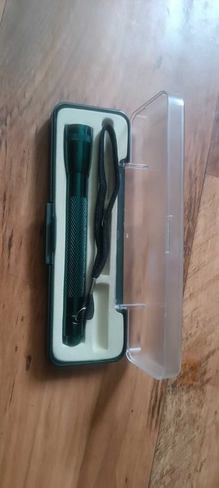 Фонарик металлический на 2 пальчиковые батарейки