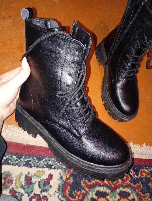 Зимове шкіряне взуття на шнурівці