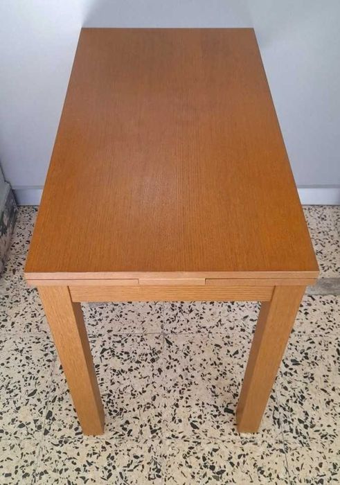Mesa 'Bjursta' (em carvalho)