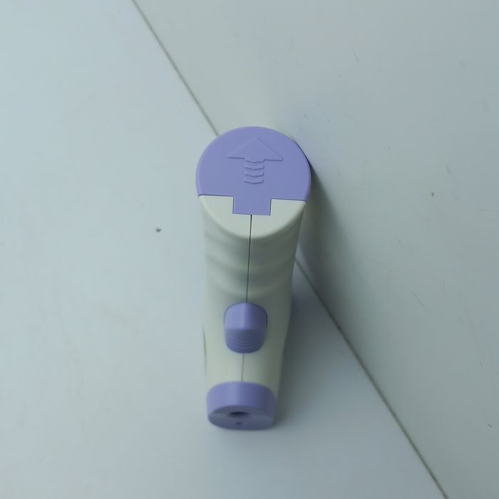 Termometr bezdotykowy elektroniczny medyczny GESS BK8005 + etui