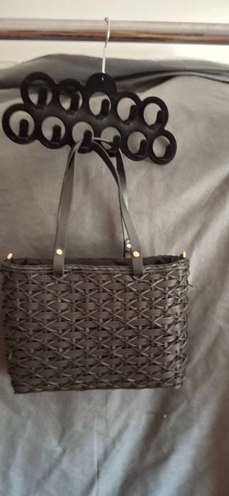 Cesta em verga da Zara