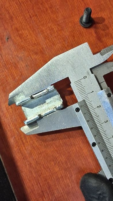 Zestaw mocowania wkładki do zamka ATRA drzwi Dierre.