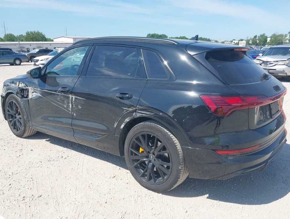 Разборка Audi E-Tron 4ke ауди е-трон Бампер капот крыло фара дверь