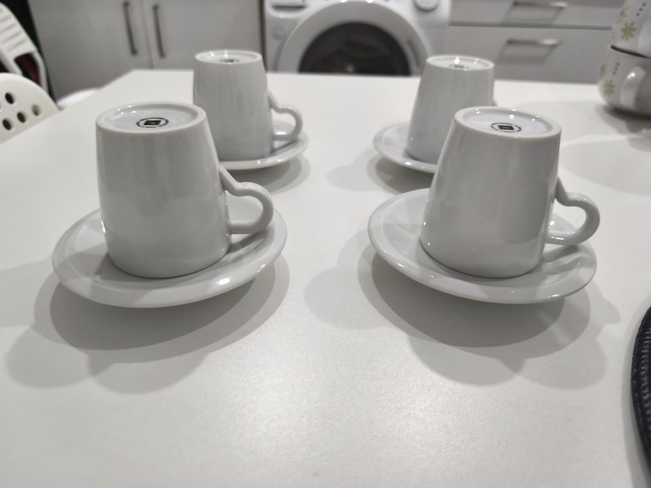 Conjunto de xícaras pequenas