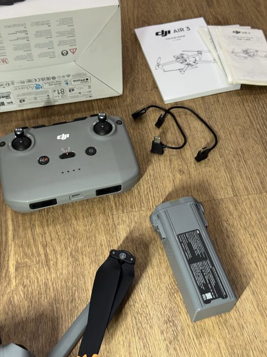 DJI Air 3 Дрон, повний комплект з коробкою.