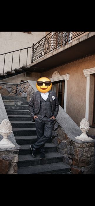 Стильний весільний костюм-трійка