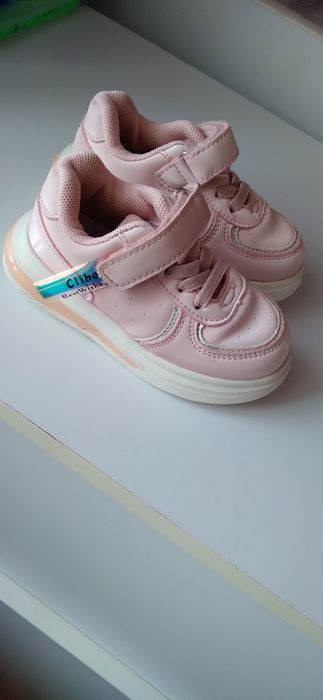 Дитяче взуття для дівчаток