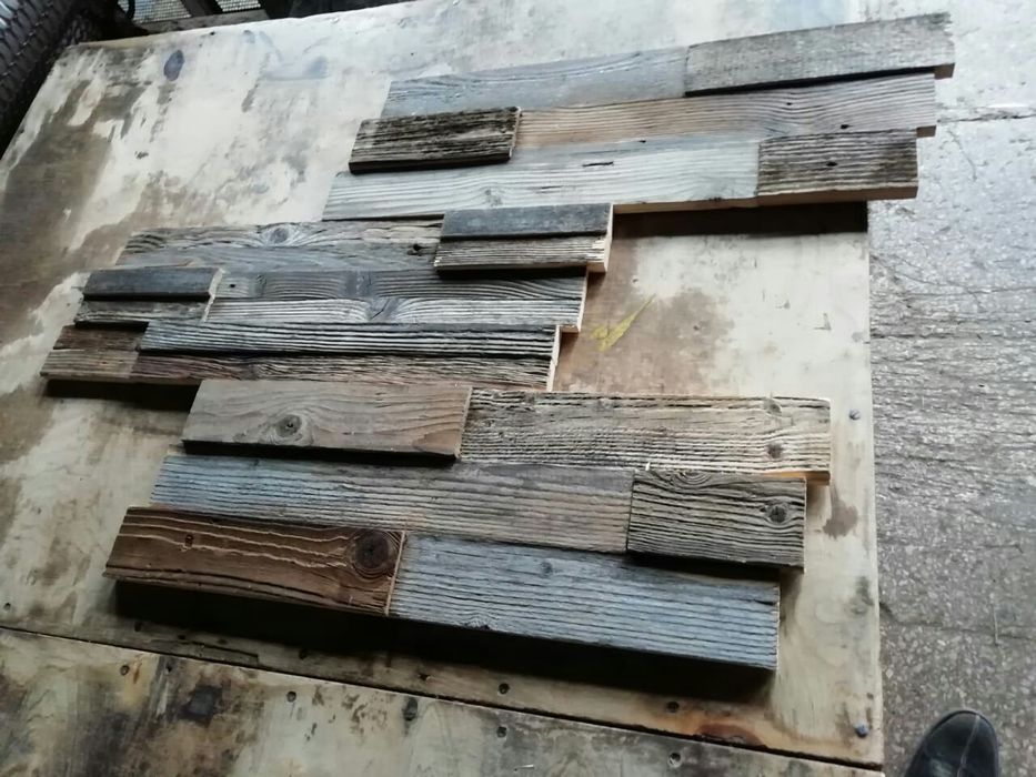 Stare deski rustykalne na ściane drewno z historią z rozbiórki stodoły