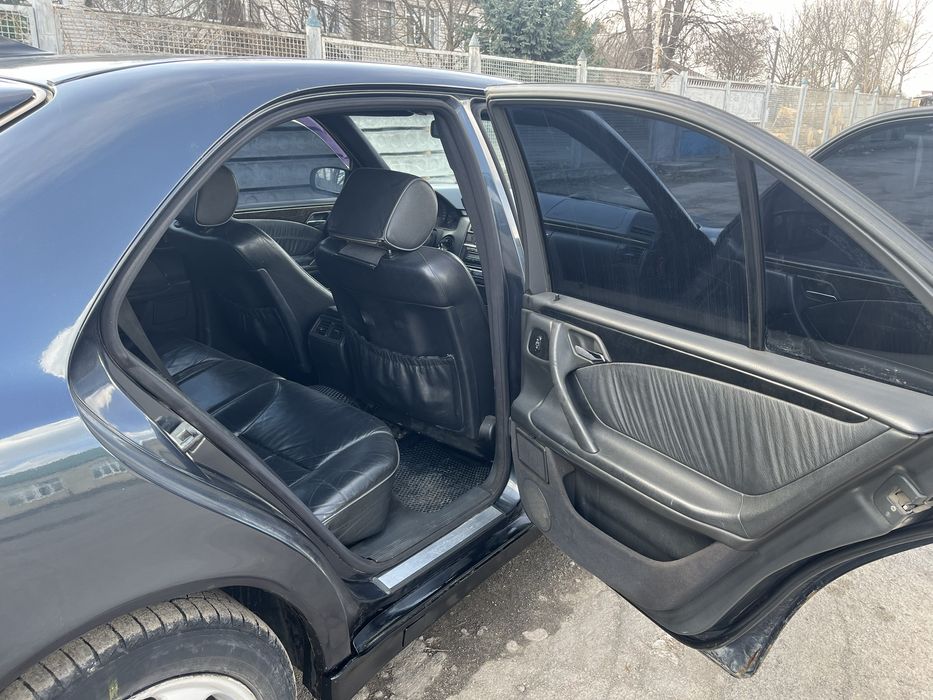 Мерседес Бенз 210