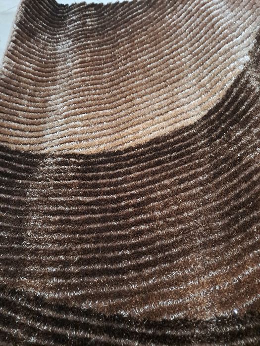 Carpete nova de cor castanho em degrade