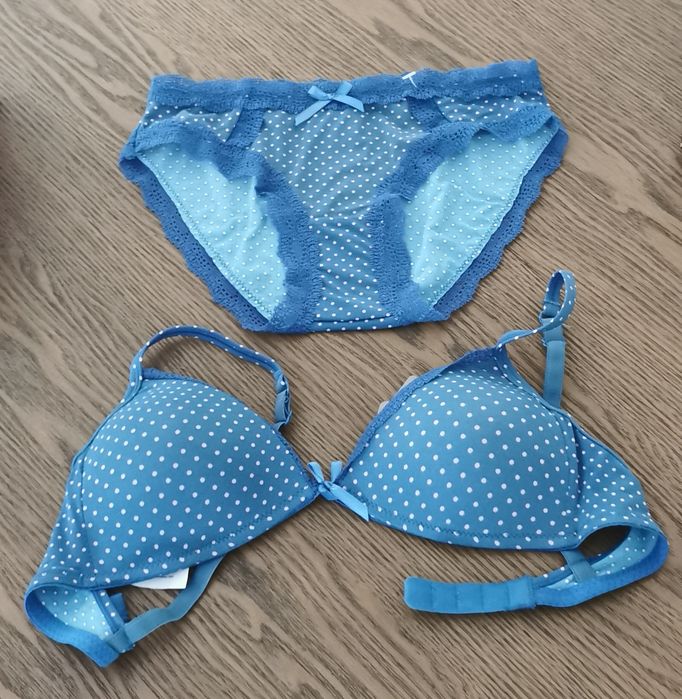 Conjunto de Sutien e cuecas novo, com etiqueta