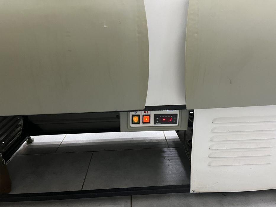 Холодильна вітрина