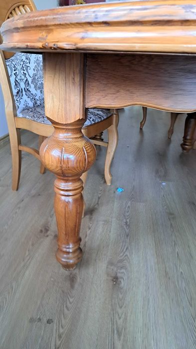 Meble stół i krzesła