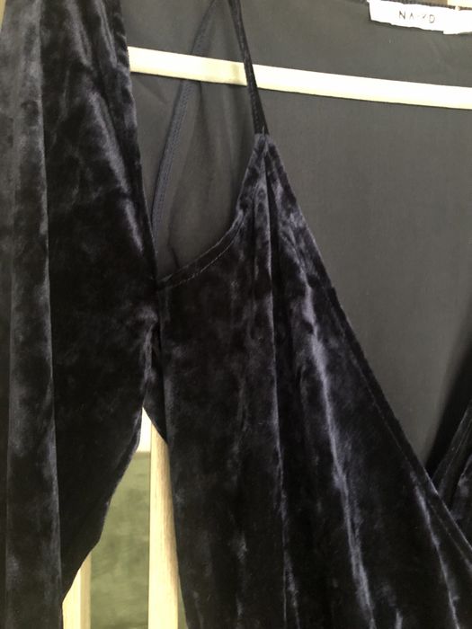 Sukienka midi welurowa aksamitna NA-KD Karnawał Wesele