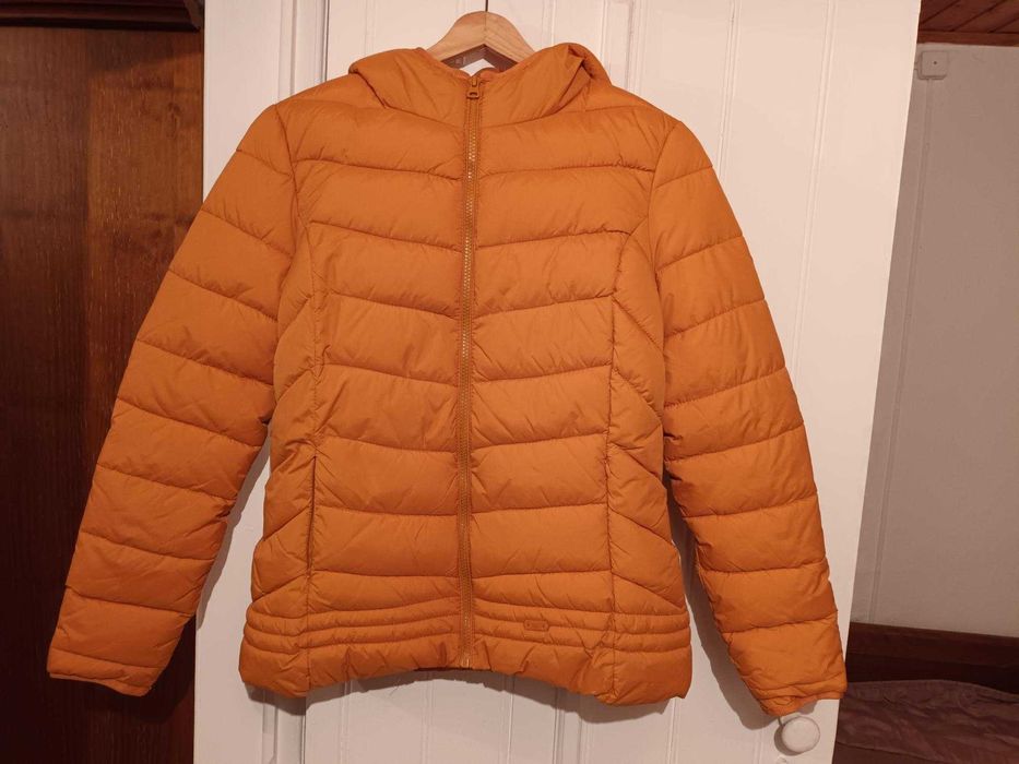 Casaco com capuz para a chuva