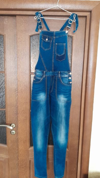Джинсовый комбинезон