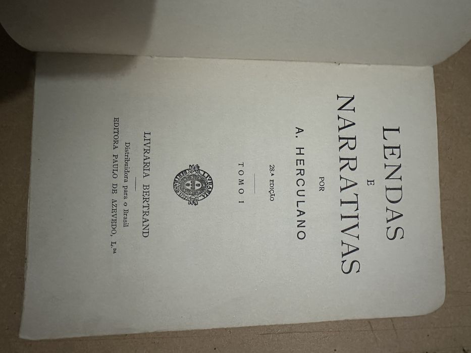 Livro antigo lendas e narrativas