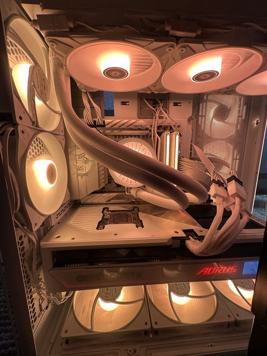 Komputer RTX 5090 / 9950x3d /64GB/ X870E/ 2TB M2/ GW