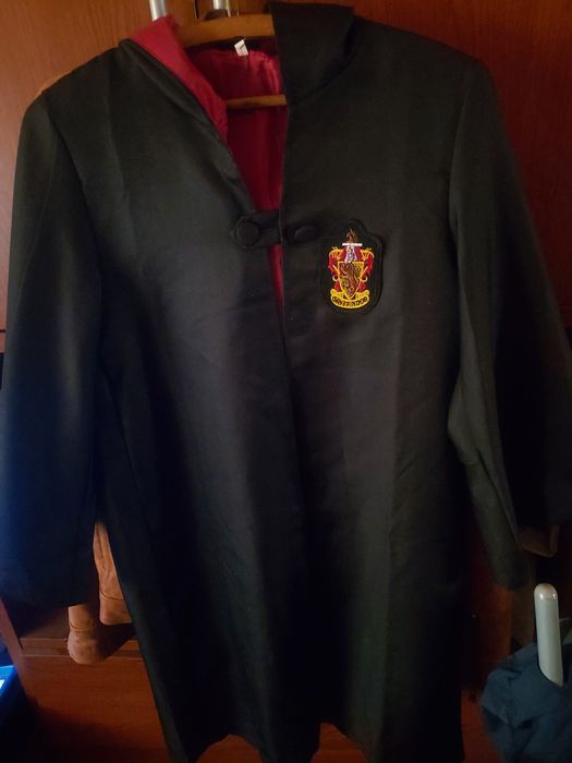 Witam serdecznie mam na sprzedanie pelerynę Hary Portera dla dziecka .