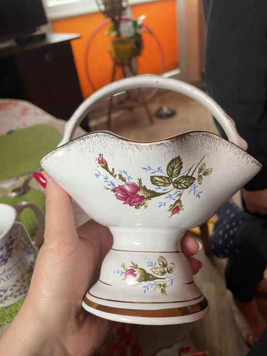 porcelanowy koszyczek z fabryki porcelany w Chodzieży.