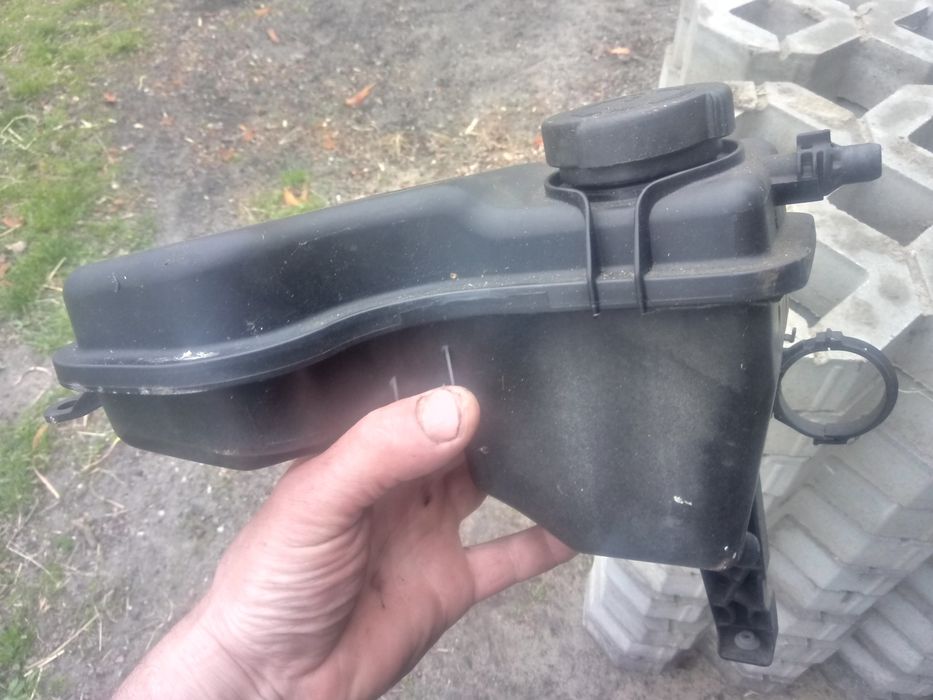 Zbiorniczek plynu bmw e60/61 e46 e83 e39 e38 e36