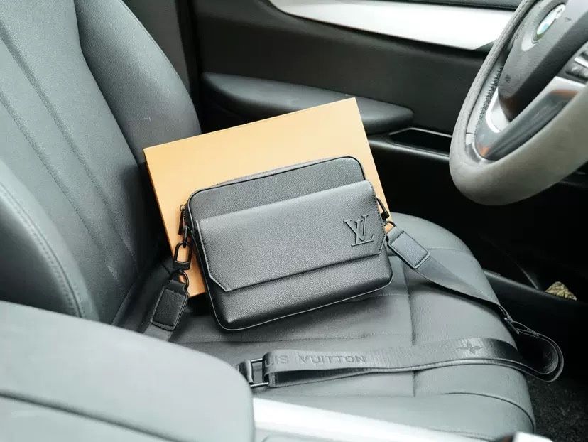 Louis Vuitton чоловіча сумка через плече / клатч Premium