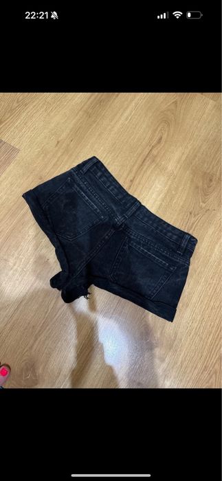 Czarne krotkie spodenki