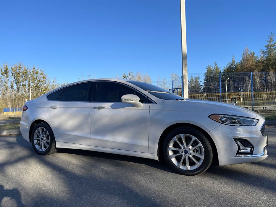 Ford Fusion 2.0 Hybrid CVT Titanium 2019 гібрид елктро