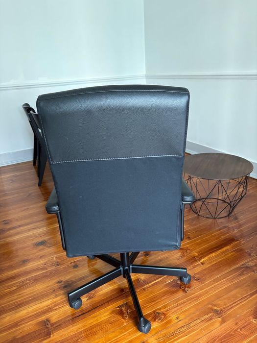 Cadeira de escritório giratória IKEA modelo MILLBERGET
